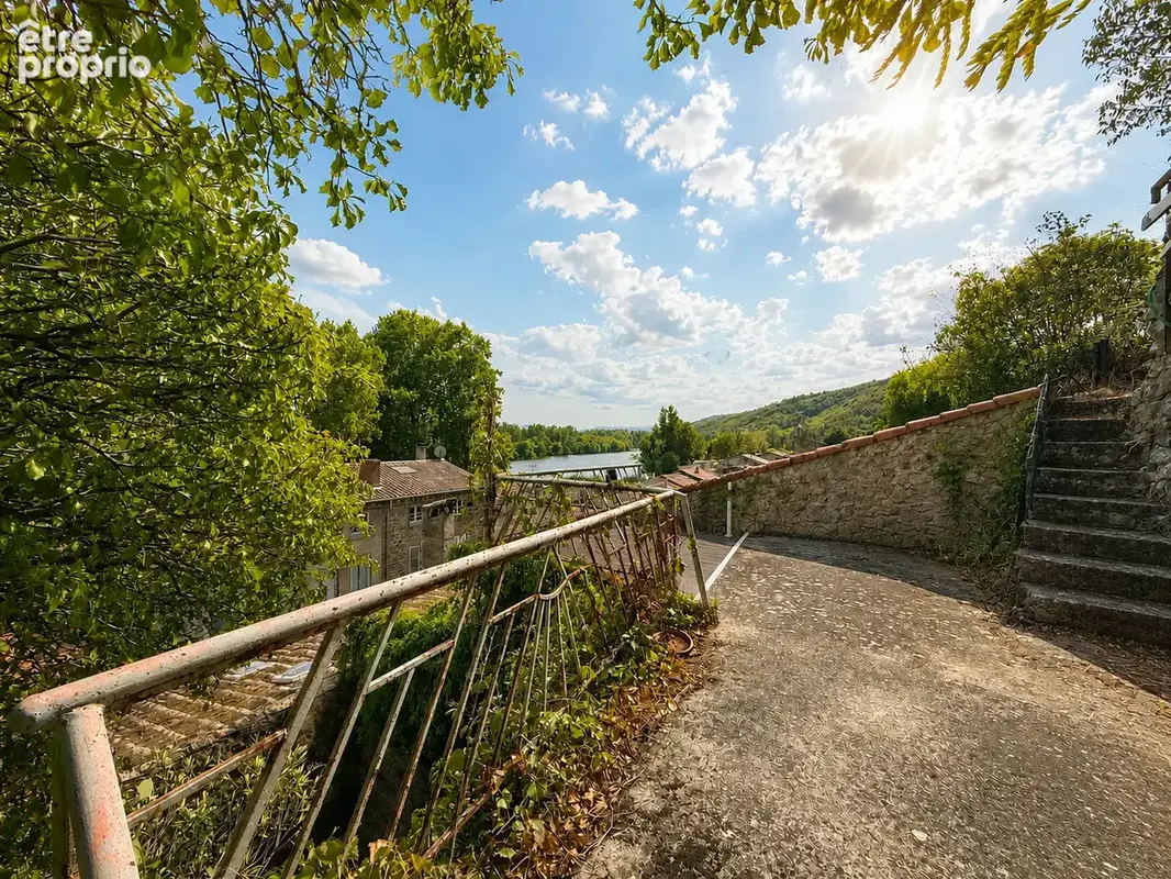 Maison de village en pierres avec annexes, jardin et cour intérieure à SAINT-PIERRE-DE-BOEUF - photo 15