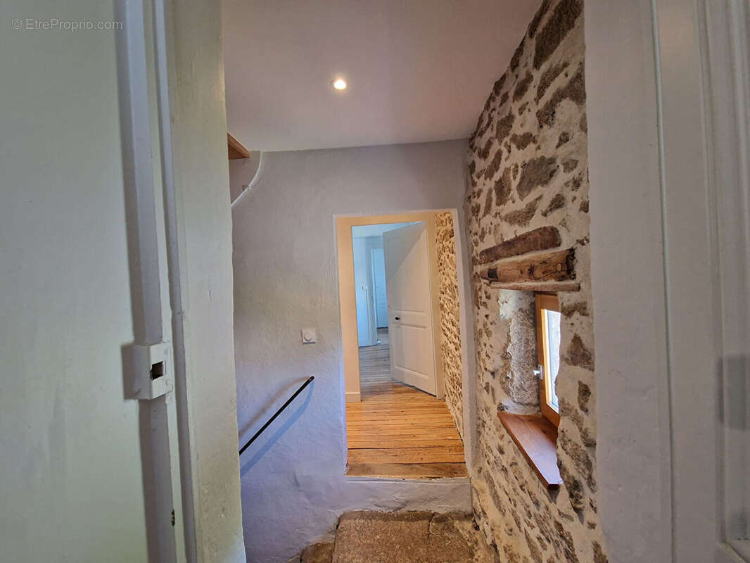 Maison à SOUCIEU-EN-JARREST