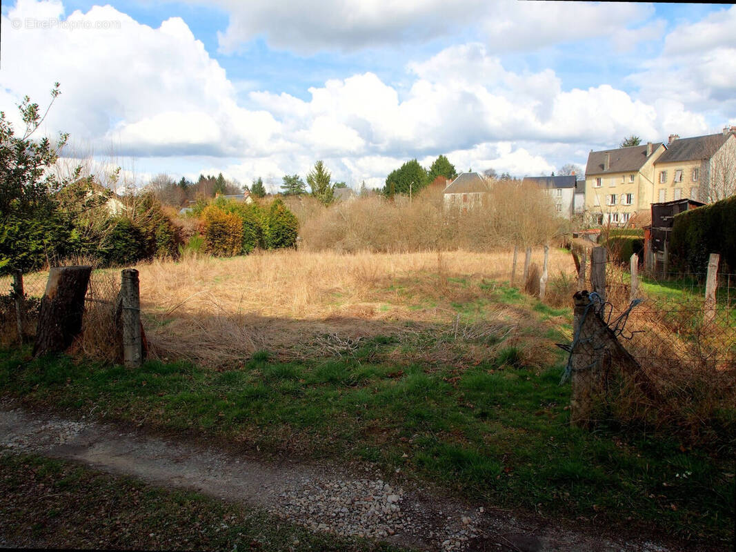Terrain à MERLINES