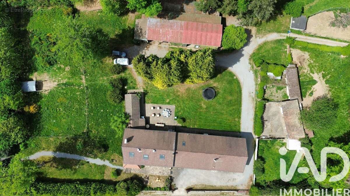 Maison 395 m² à Les Billanges  - photo 3