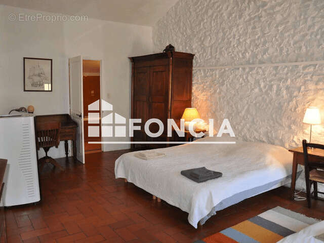 Maison à CHATEAUNEUF-MIRAVAIL