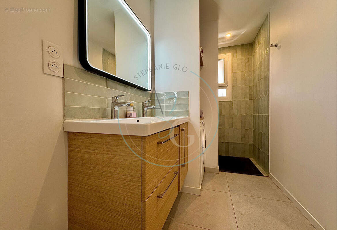 Appartement à COGOLIN