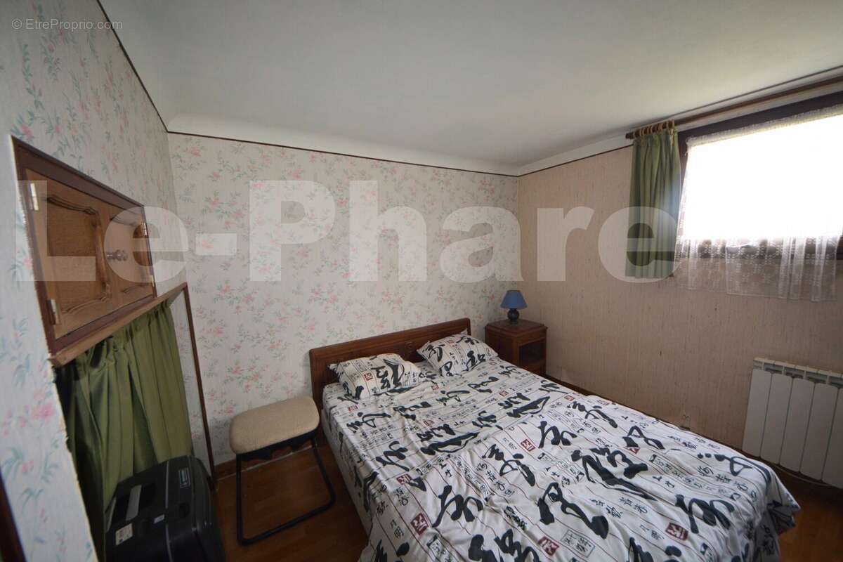 CHAMBRE 2 - Maison à TOURLAVILLE