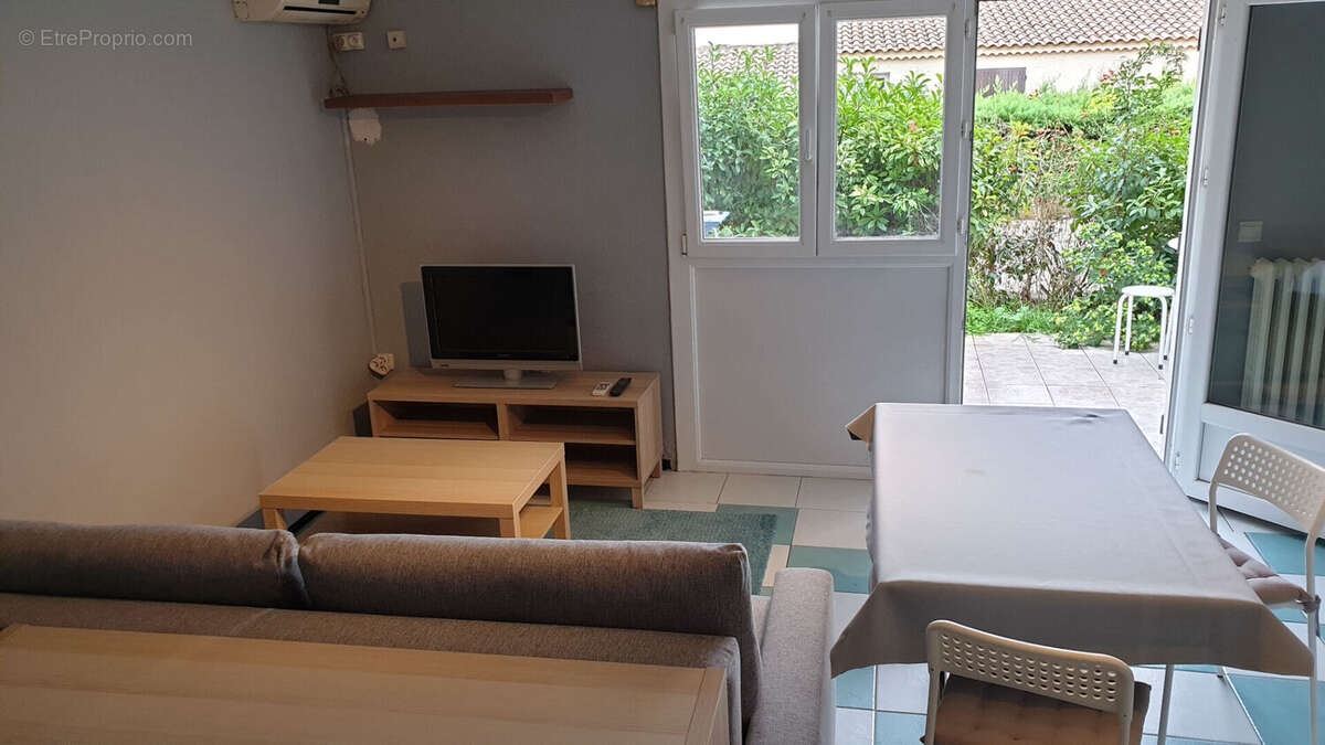 Maison à SAINT-MITRE-LES-REMPARTS