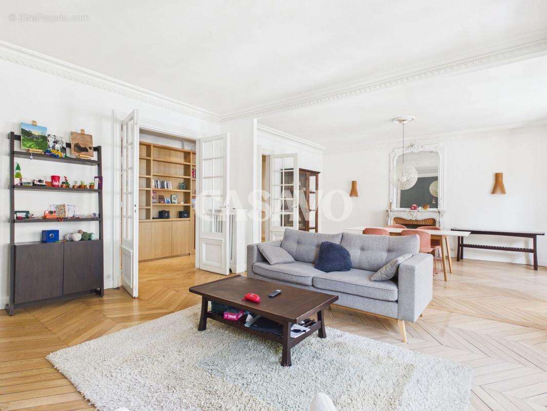 Appartement à PARIS-14E