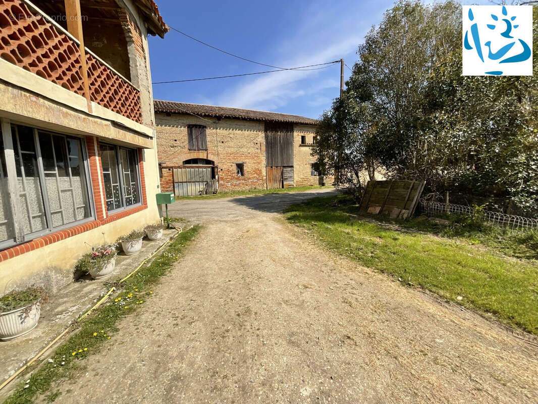 Maison à COMBEROUGER