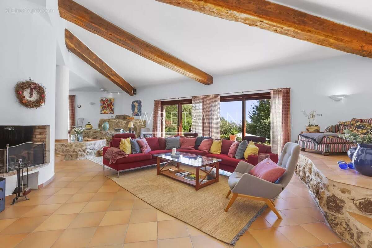 Maison à TOURRETTES-SUR-LOUP