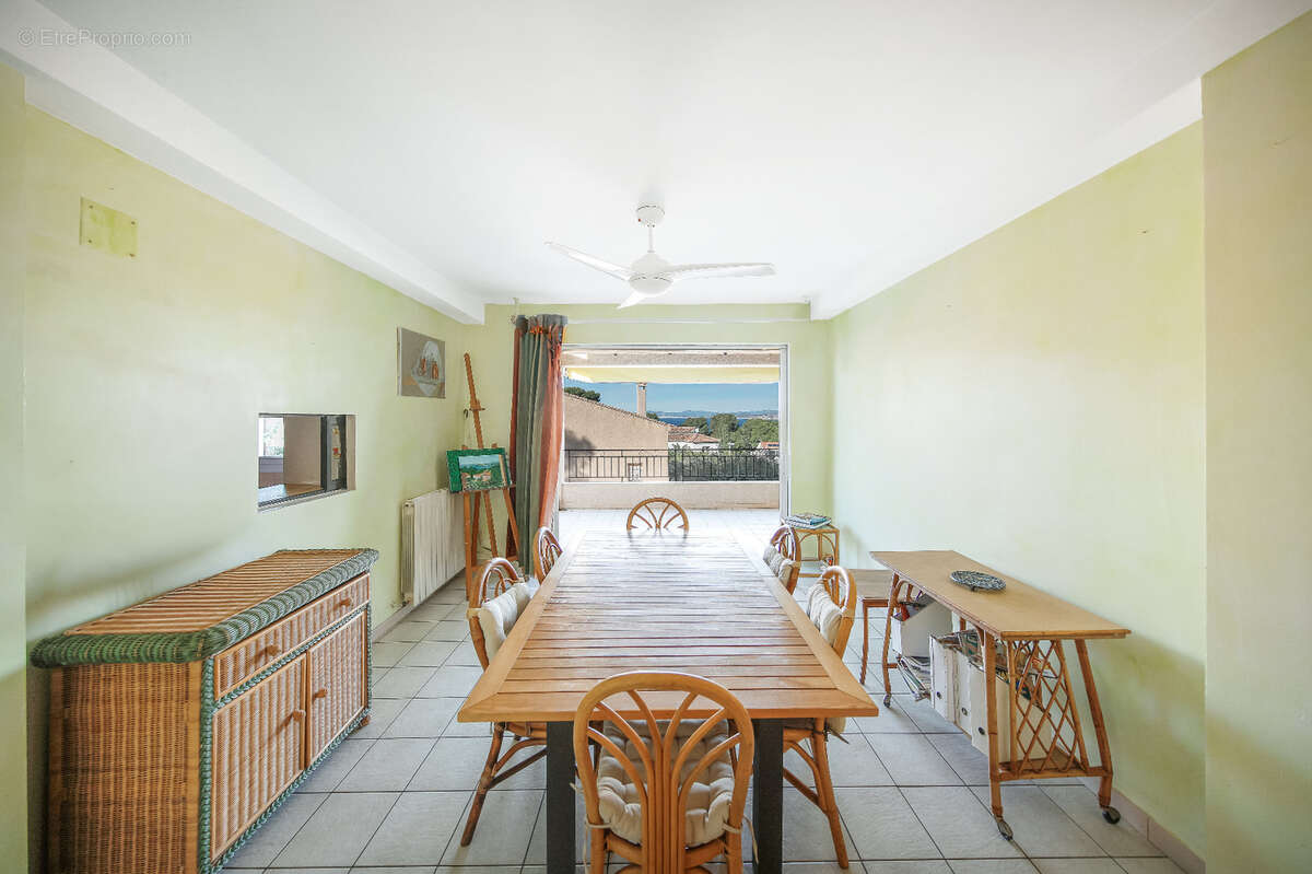 Six Fours Les Plages, Rayolet, Villa T8 de 248m2, Vue mer et proche plage - photo 3