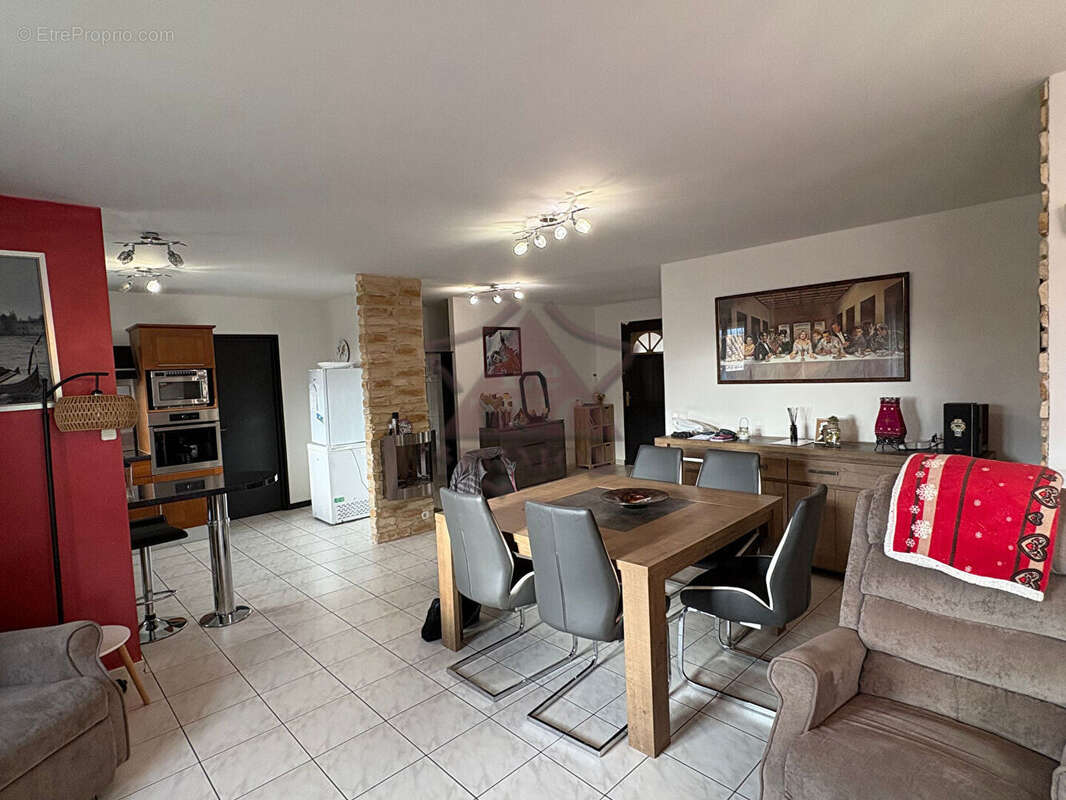 Maison à SAINT-HILAIRE-DE-BRETHMAS