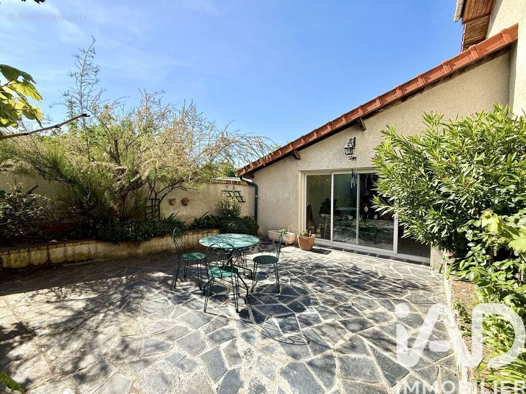 Maison 190 m² à Igny  - photo 7