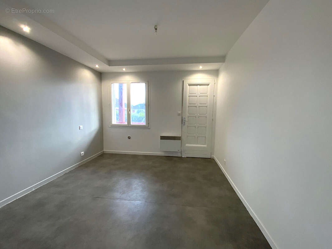 Ste savine, charmant studio lumineux et rénové de 17m², parking commun - photo 2