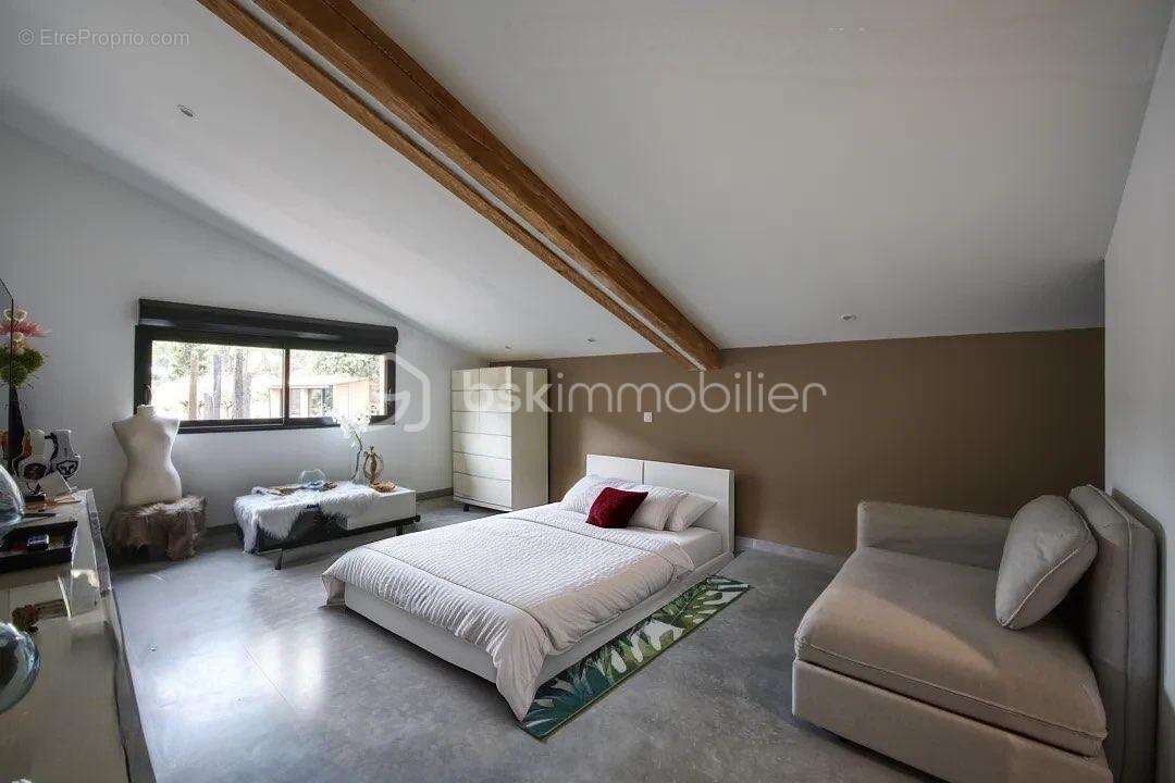 Maison à UCHAUX