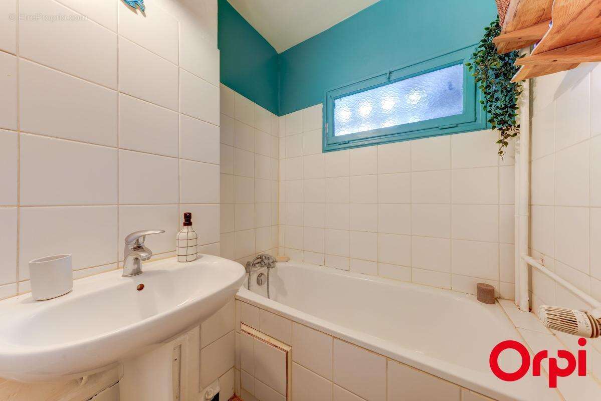 Appartement type T3 de 68 m2 avec balcon proche du métro Cuire et de la Croix Rousse - photo 9