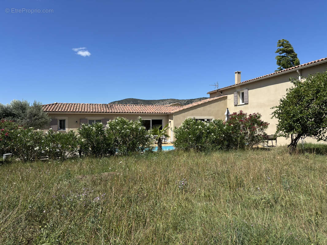 Commerce à MALAUCENE