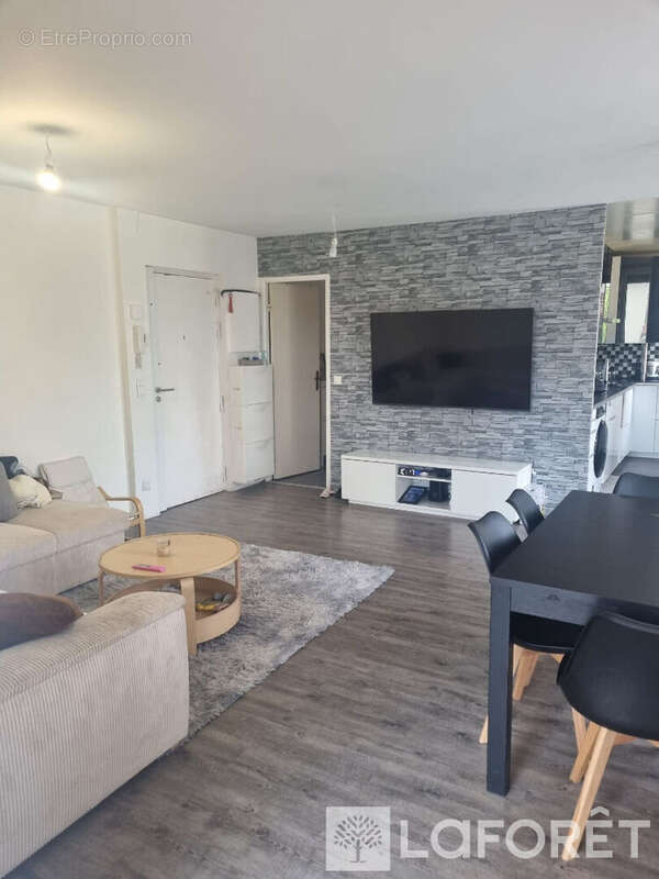 Appartement T4 79 m² ? 3 chambres, balcon, cave et parking ? résidence entretenue à Livry-Gargan - photo 2