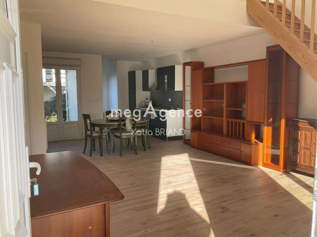 Maison à L'HUISSERIE