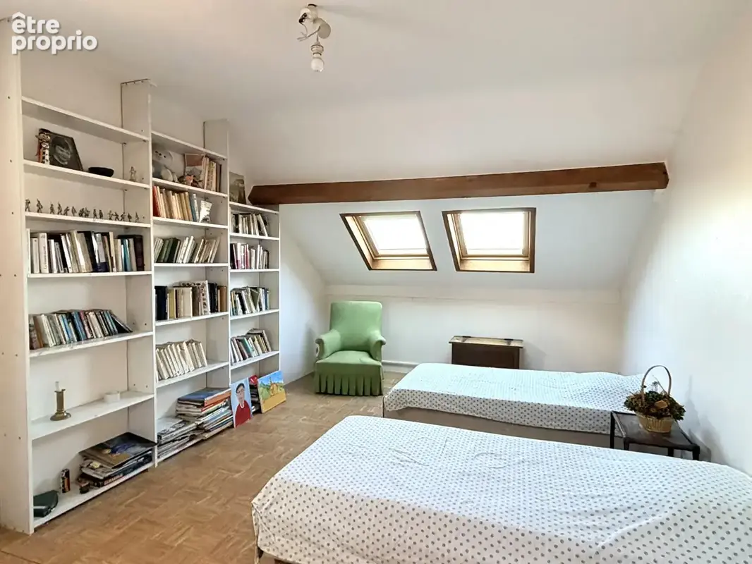 Maison Oyonnax 11 pièce(s) 255 m2 - photo 8