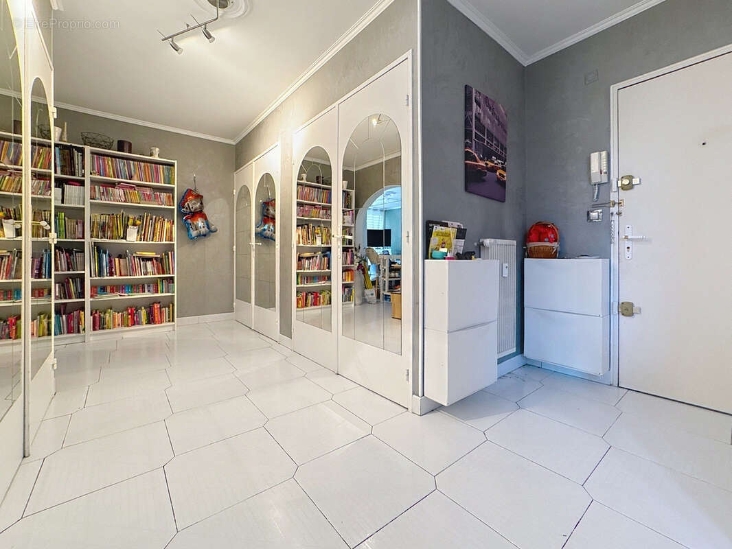 Appartement à SAINT-GENIS-LAVAL