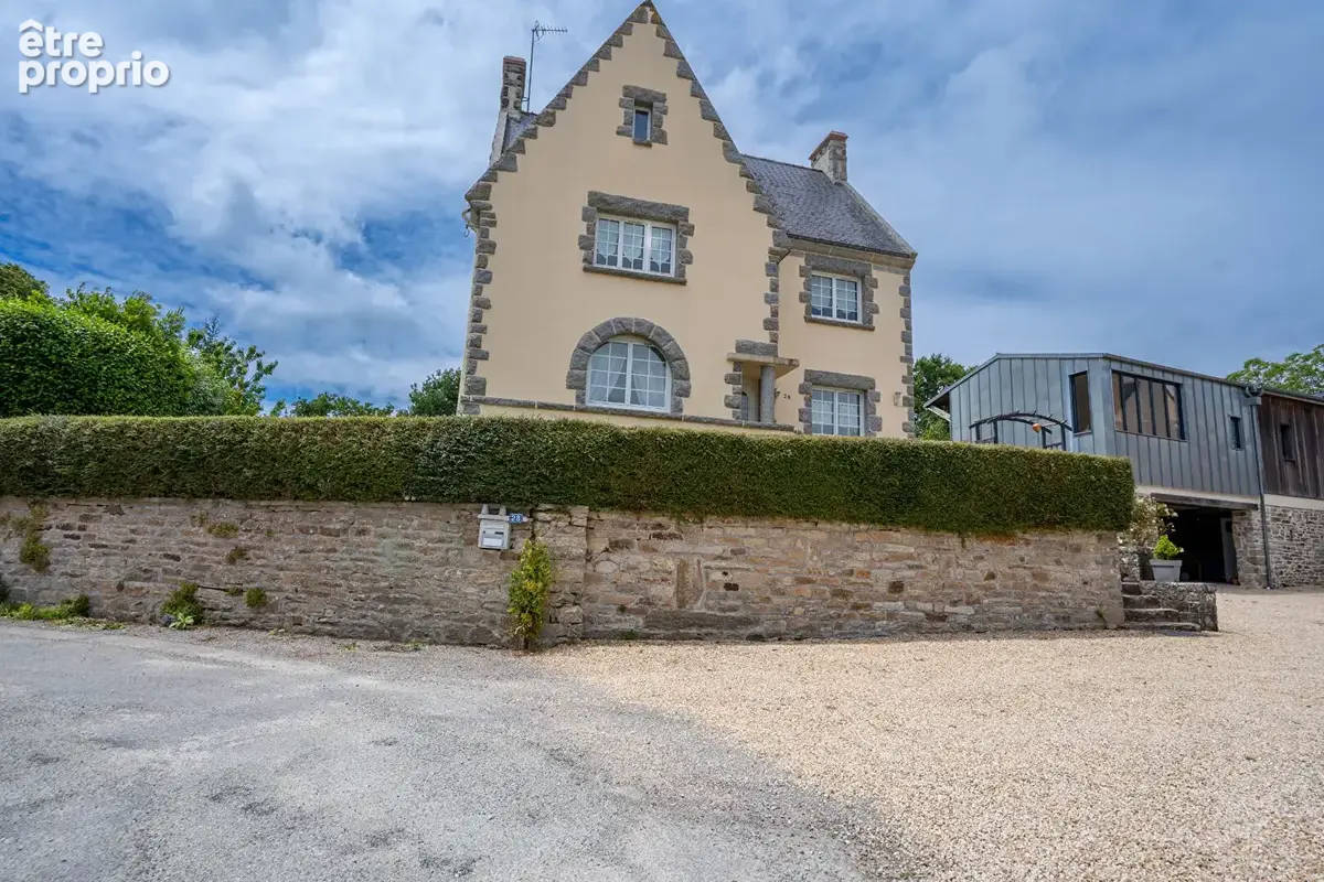 A vendre à Concarneau Maison familiale de caractère avec grand jardin, terrasse et sous-sol complet - photo 1