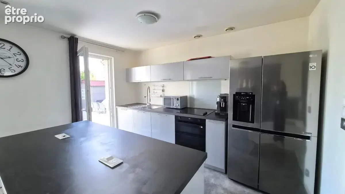 T7 de 137.5 m², vie de plain pied, terrain 735 m², garage - photo 9
