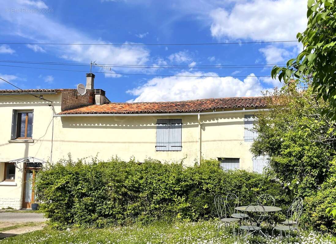 Maison à FONTAINE-CHALENDRAY