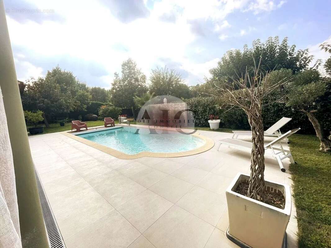 Maison à MONTAUROUX