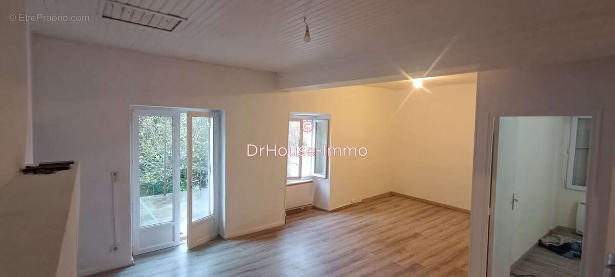 Maison à NOTRE-DAME-DE-SANILHAC