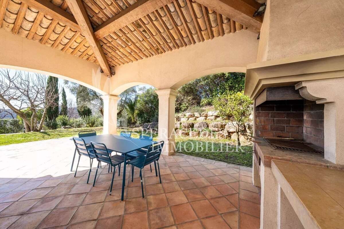 Maison à TOURRETTES-SUR-LOUP