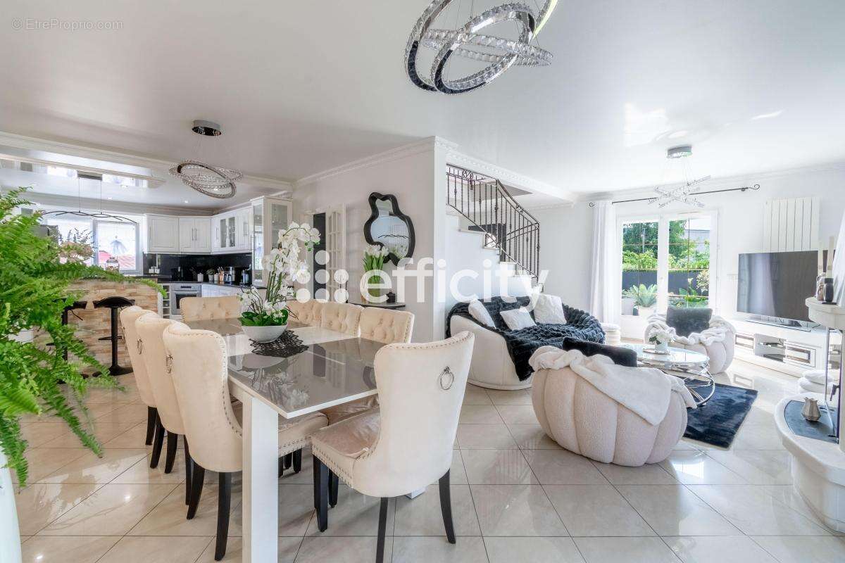 Maison à VIGNEUX-SUR-SEINE