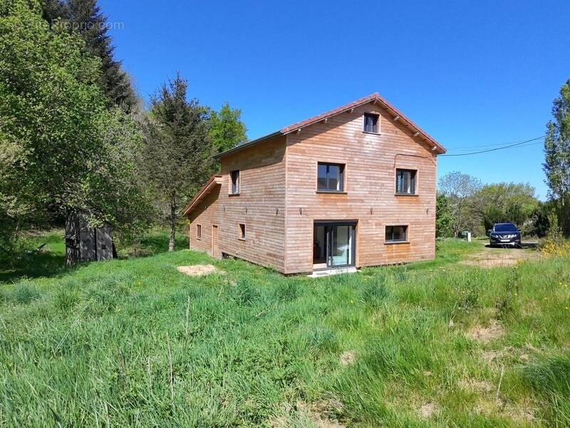 Maison à POULE-LES-ECHARMEAUX