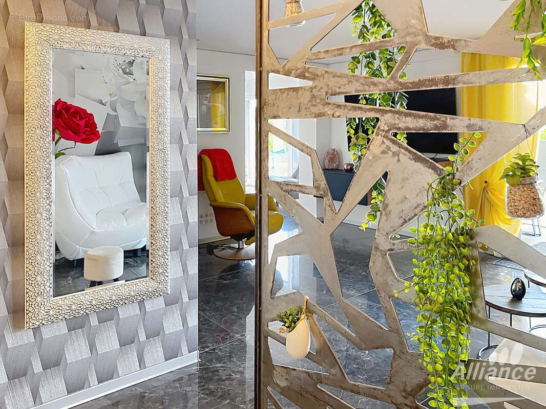 Bien rare : villa de prestige à proximité immédiate de la Suisse et du TGV - photo 15