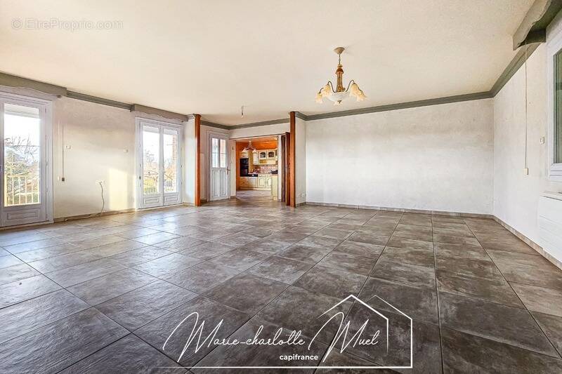 Maison à BAGE-LA-VILLE