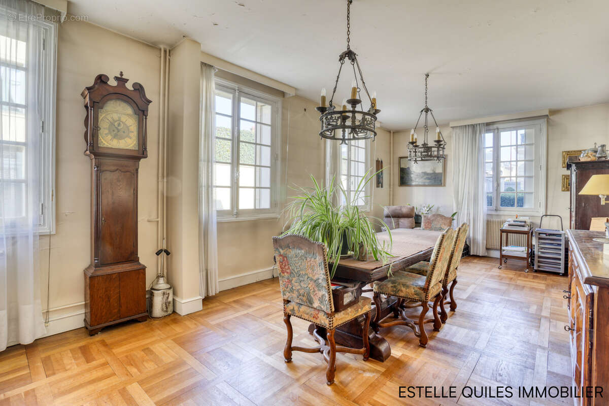 Appartement à VERSAILLES