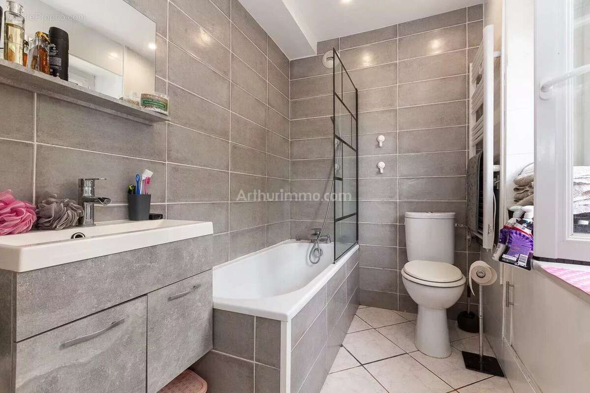 Maison à VEZERONCE-CURTIN