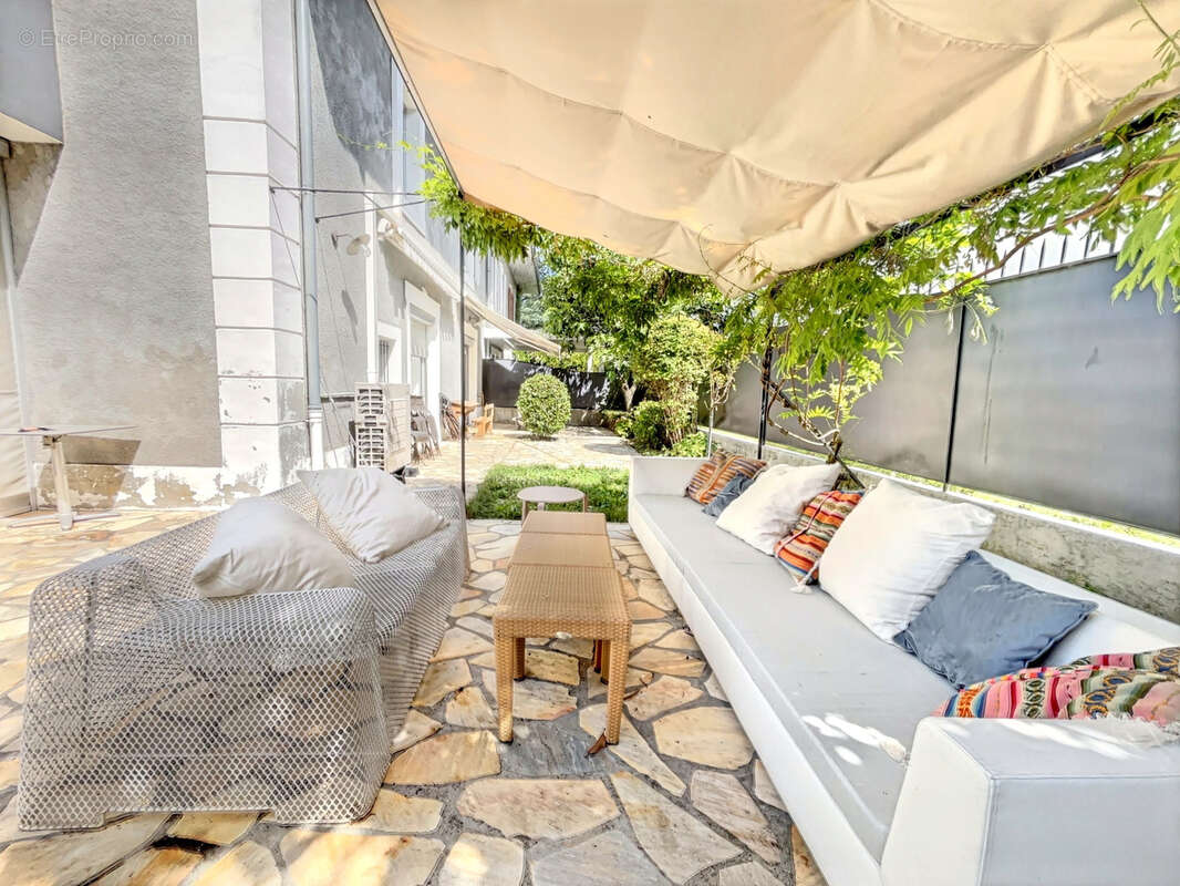 En vente à Tresserve : propriété avec piscine - photo 5