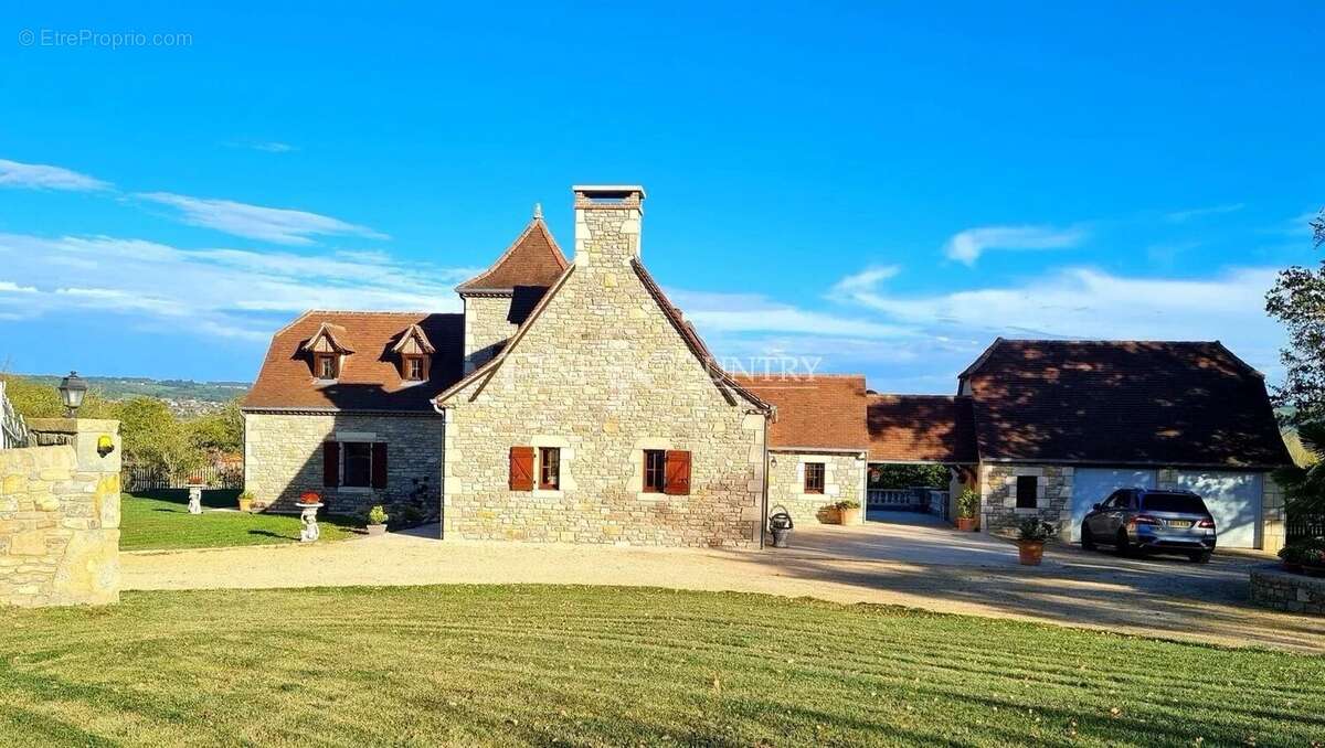 Maison à SAINT-CERE