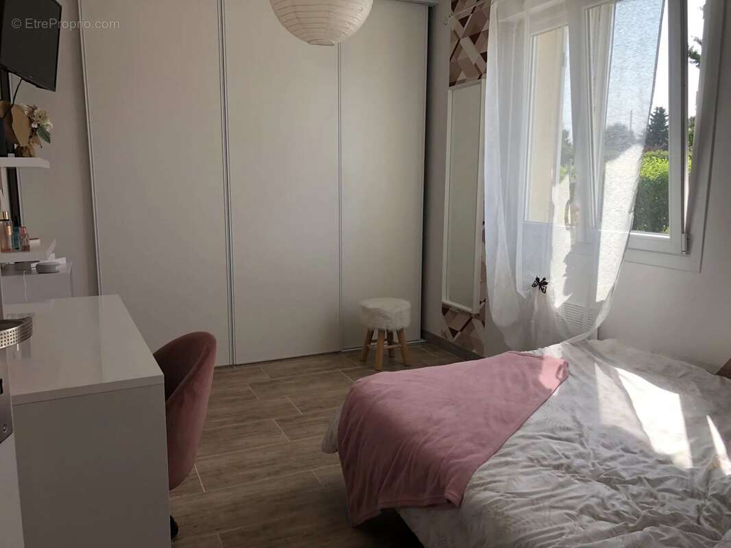 Maison à LA CHAPELLE-SUR-OREUSE