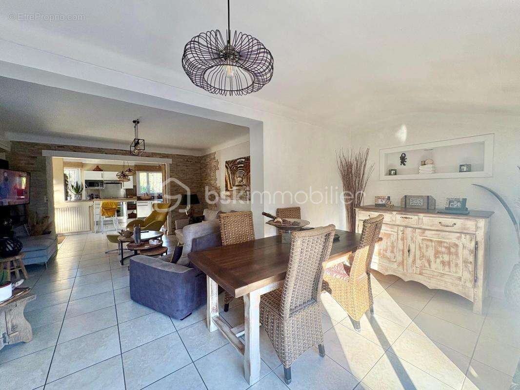 Maison à TOURRETTES