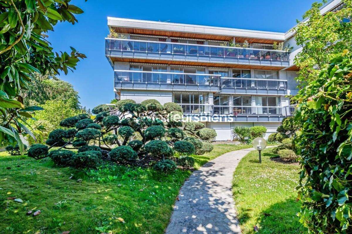 Appartement à VILLE-D'AVRAY