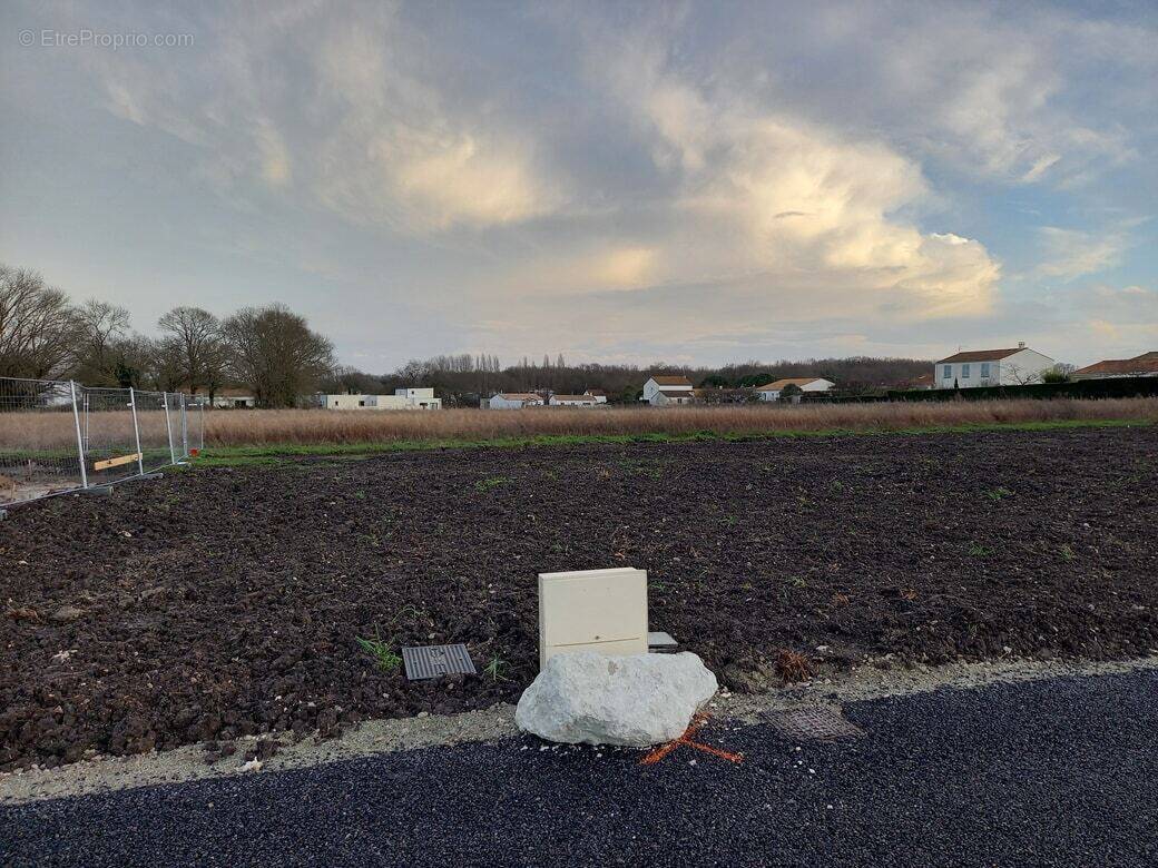 Terrain à MEDIS