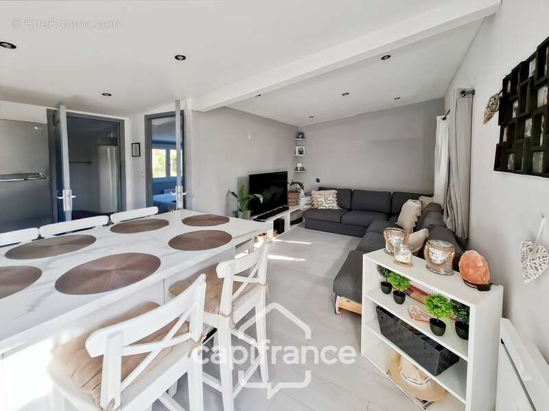 Alleins, maison de plain pied de   83m2 environ établie en zone agricole sur une parcelle de 3 400m2 m2 avec garage attenant - photo 14
