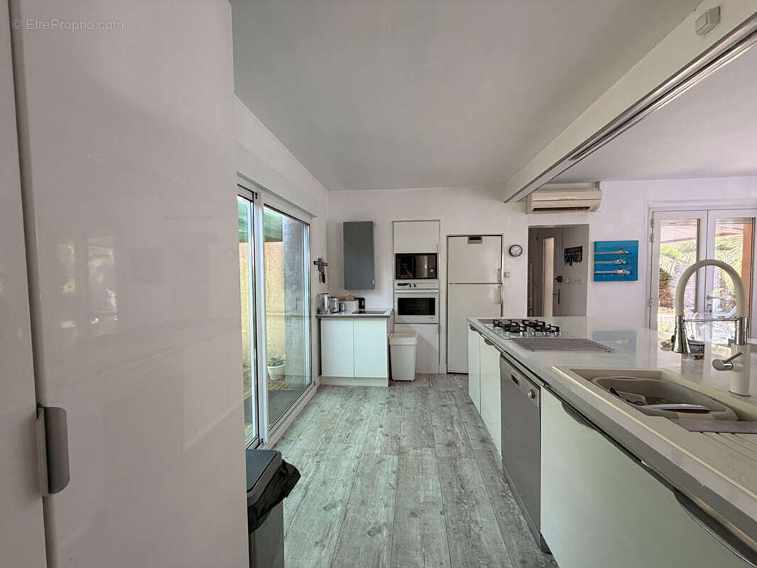Maison 135 m² à Mortagne-Sur-Gironde  - photo 3