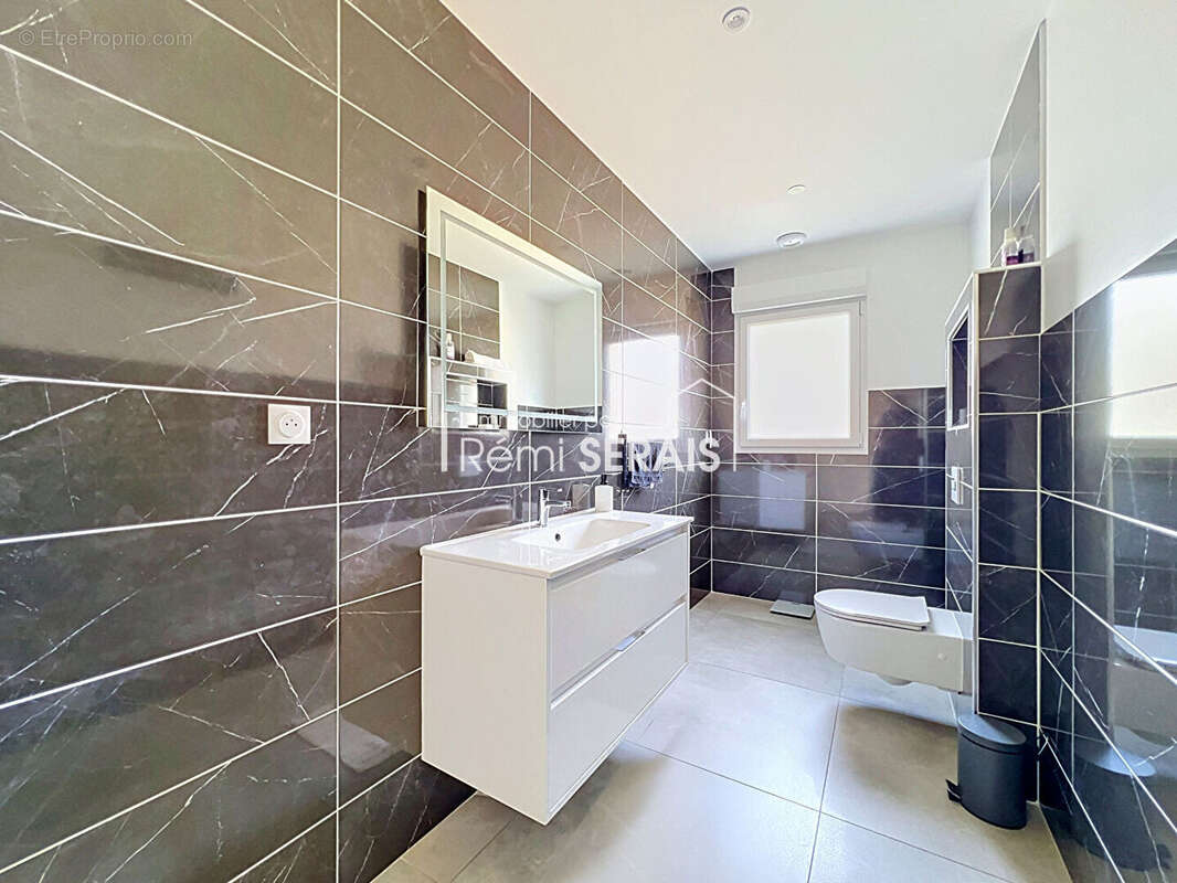 Maison contemporaine à Flers avec sous-sol exceptionnel et prestations modernes - photo 6
