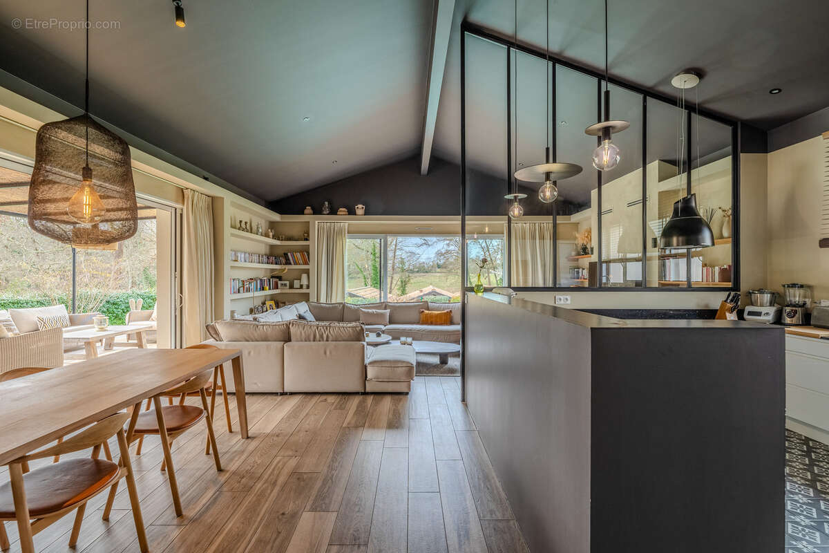 Maison à SAINT-SULPICE-ET-CAMEYRAC