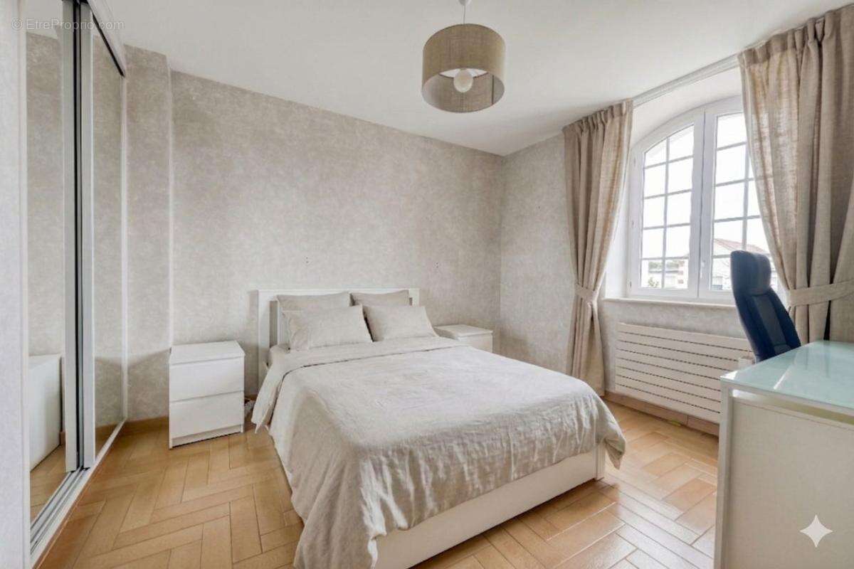 Maison à CHAMPS-SUR-MARNE