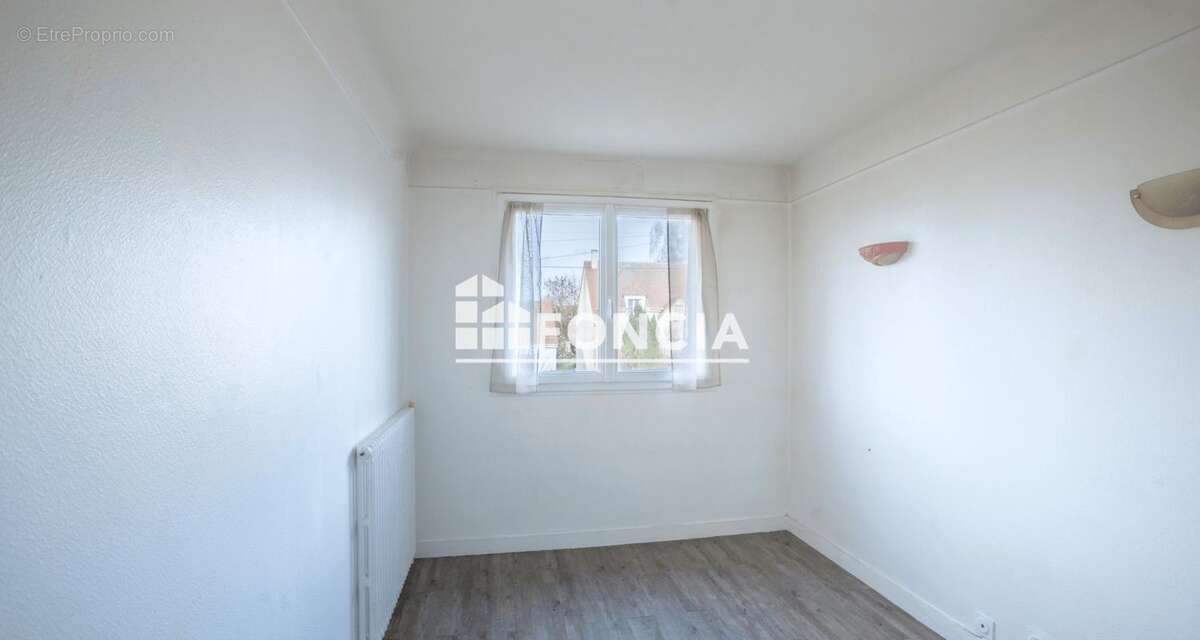 Maison à LE MESNIL-SAINT-DENIS