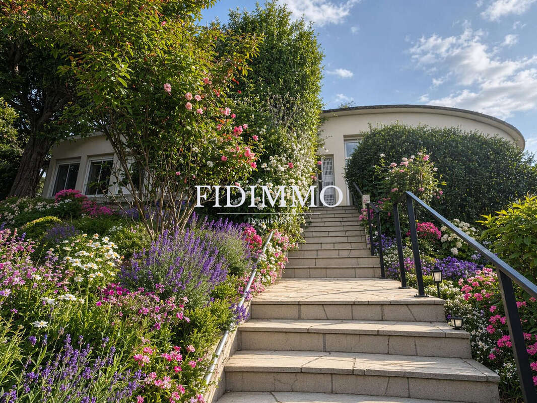 Maison à CHENNEVIERES-SUR-MARNE