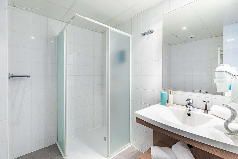 INVESTISSEMENT LOCATIF  MARSEILLE - Résidence Appart'City Marseille Euromed - 7.38%  de rentabilité. - photo 5