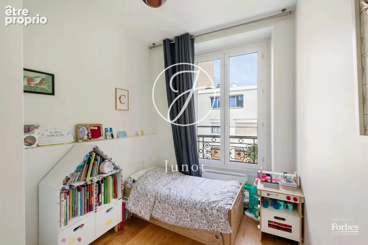 Paris 7e - RUE CLER - Appartement - 5 pièces - 78,60m² Carrez - 79,50m² au sol - 3 chambres - Rénové - Vue tour Eiffel - photo 12