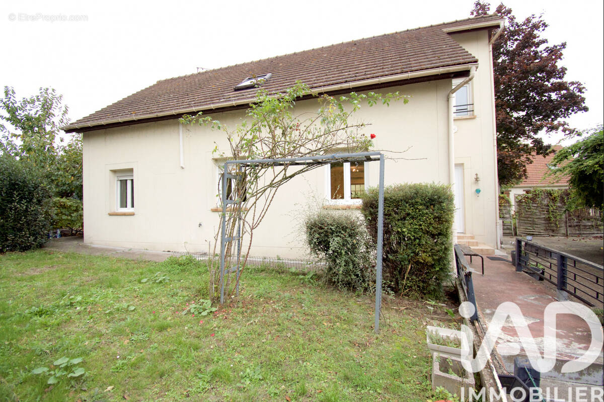 Photo 1 - Maison à SAINT-GERMAIN-LES-ARPAJON